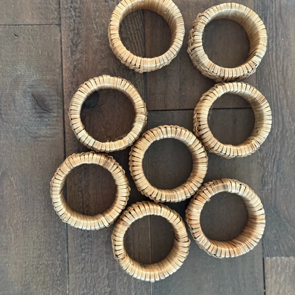 Pottery Barn Napkin Rings (8 total)
Excellent condition - Picture 3 of 4